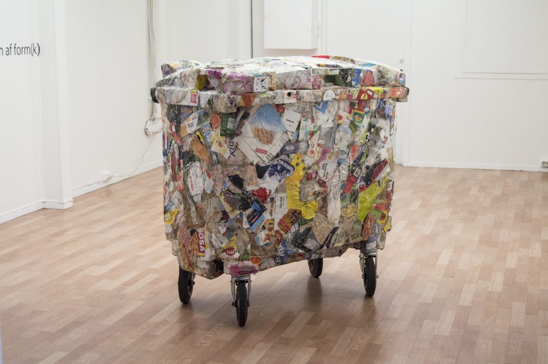 Waste container — image 1